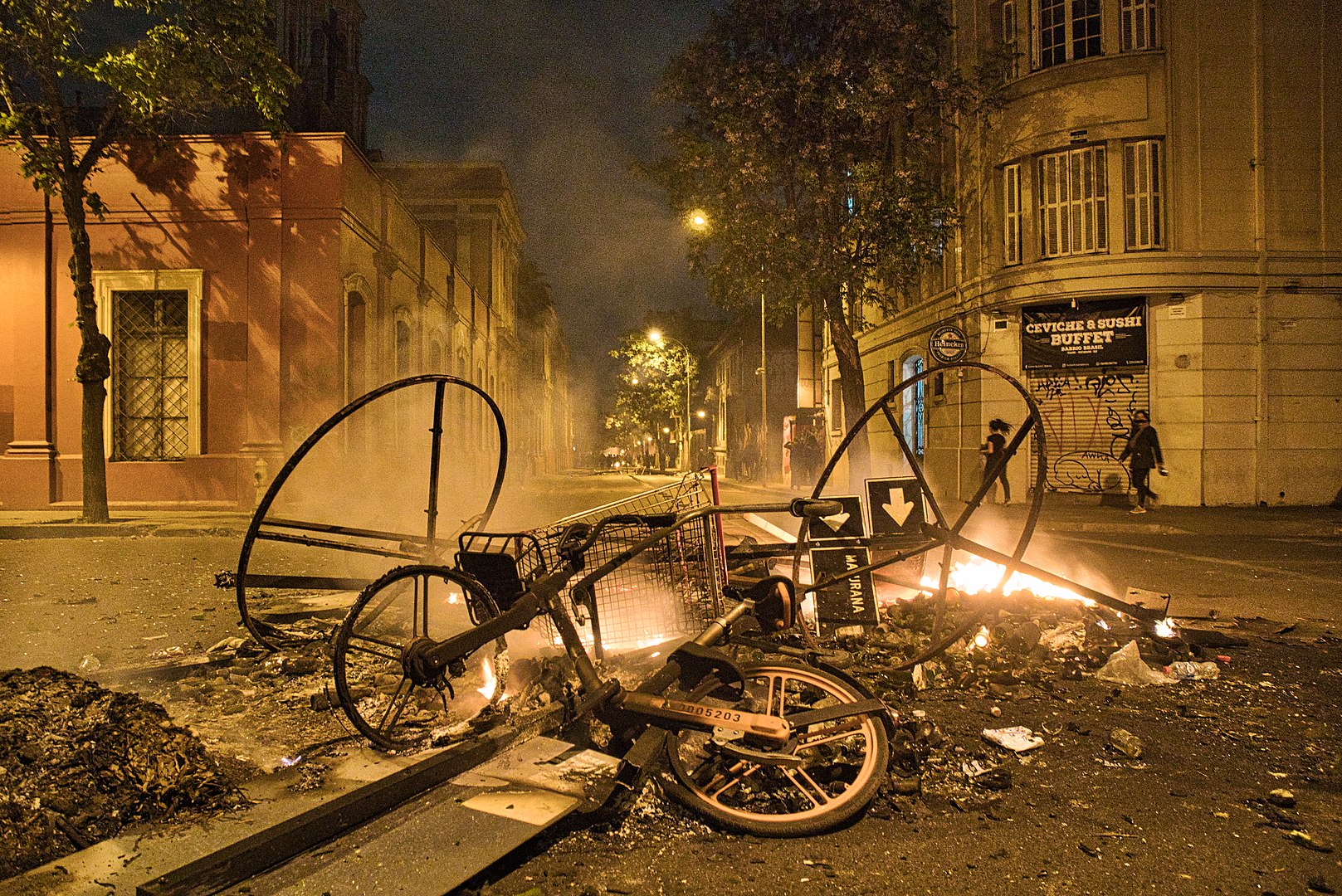 Barricada durante las protestas en Santiago de Chile